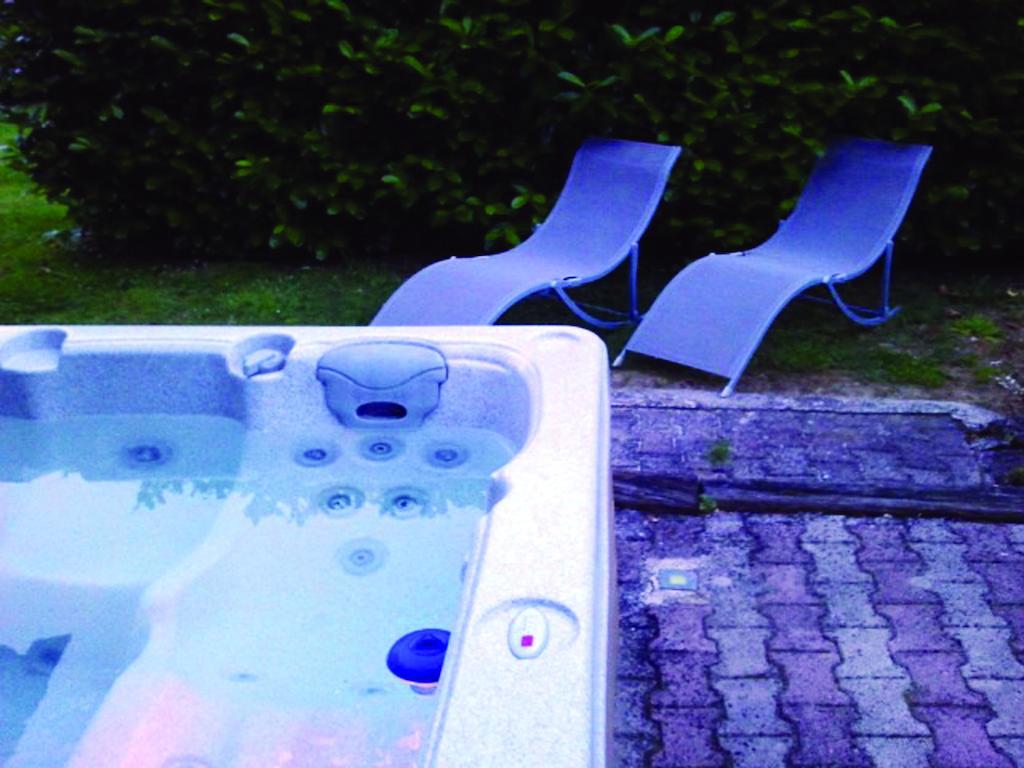 Domaine Capiet Bed and Breakfast Courpiac Exteriör bild