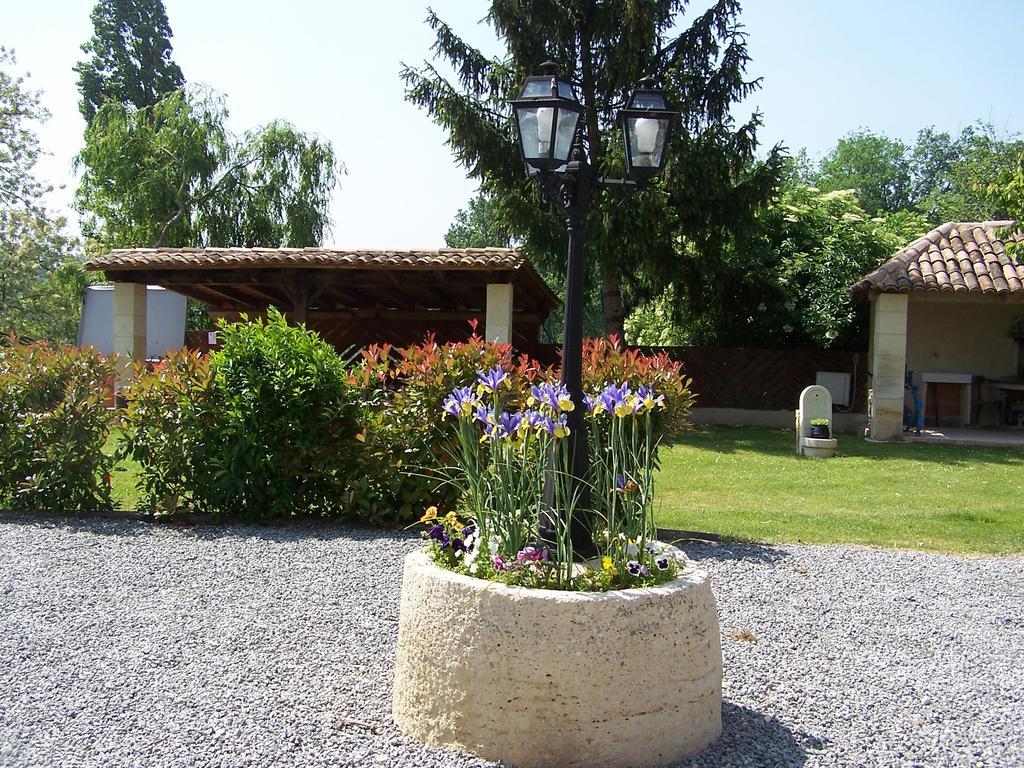 Domaine Capiet Bed and Breakfast Courpiac Exteriör bild