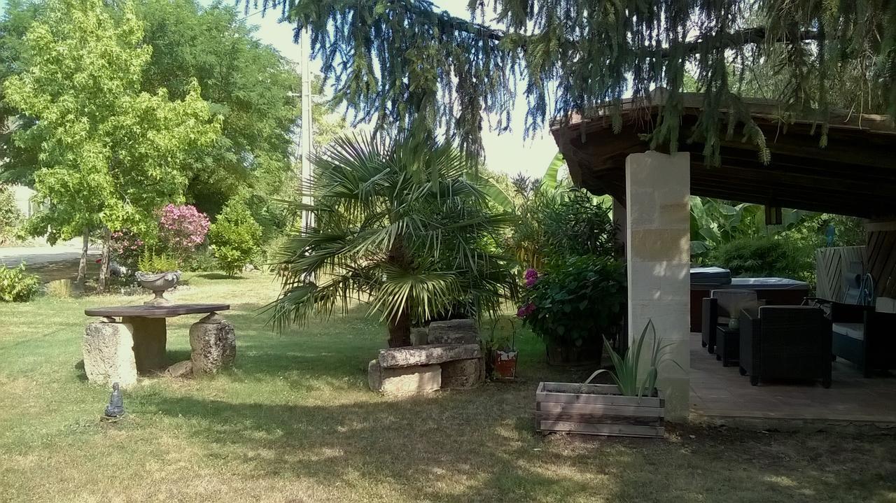Domaine Capiet Bed and Breakfast Courpiac Exteriör bild
